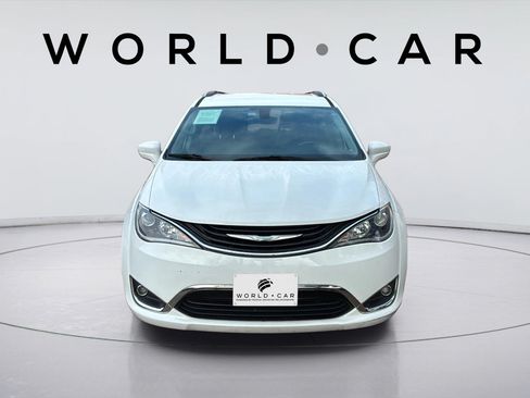 Used 2018 Chrysler Pacifica Touring-L FWD image 16