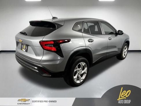 Used 2025 Chevrolet Trax LS w/ LS Convenience Package image 6
