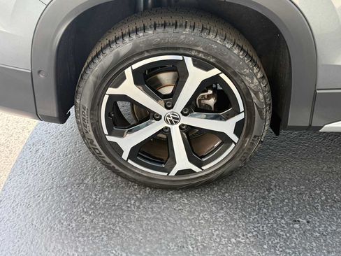 Used 2026 Volkswagen Tiguan SE w/ Panoramic Sunroof Package AWD/4WD image 8