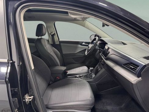 Used 2022 Volkswagen Taos SE w/ Panoramic Sunroof Package FWD image 31