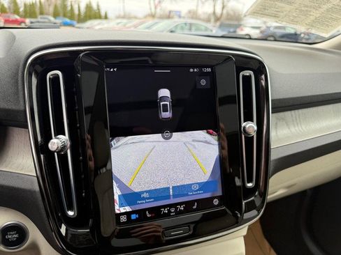 Used 2023 Volvo XC40 B5 Plus image 28