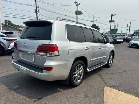 Used 2013 Lexus LX 570 4WD w/ Luxury Pkg w/Pre-crash image 7