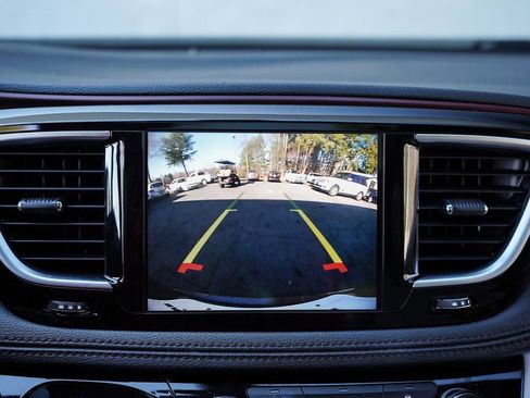 Used 2020 Chrysler Pacifica Limited image 33