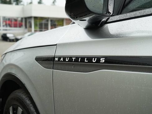 Certified 2025 Lincoln Nautilus Reserve AWD/4WD image 43