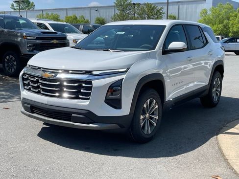 New 2026 Chevrolet Equinox LT FWD image 3