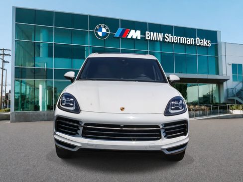 Used 2023 Porsche Cayenne Platinum Edition AWD/4WD image 2