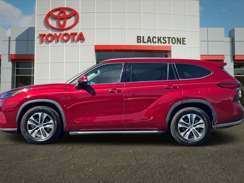 Used 2022 Toyota Highlander XLE FWD image 6