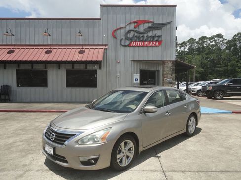 Used 2015 Nissan Altima 2.5 SL w/ Technology Package FWD image 1