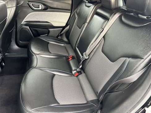 Used 2024 Jeep Compass Latitude image 23