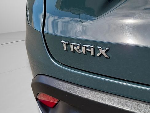 Used 2025 Chevrolet Trax LT FWD image 28