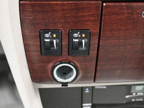 Used 2013 Toyota Sienna XLE image 23