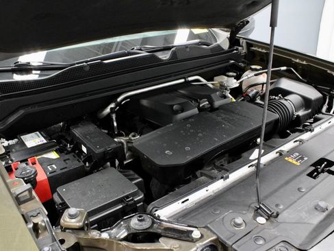 Used 2025 Chevrolet Colorado Trail Boss AWD/4WD image 19