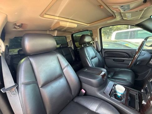 Used 2011 GMC Sierra 2500 Denali w/ Suspension Package, Off-Road AWD/4WD image 7