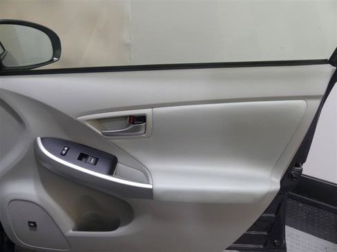 Used 2015 Toyota Prius Four FWD image 18