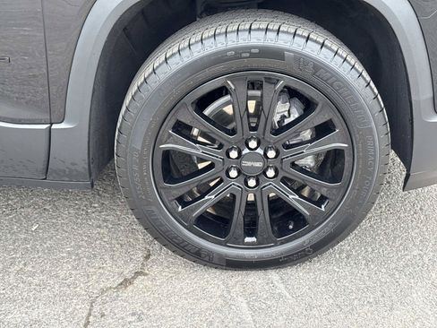Used 2023 GMC Acadia SLE w/ Driver Convenience Package FWD image 11