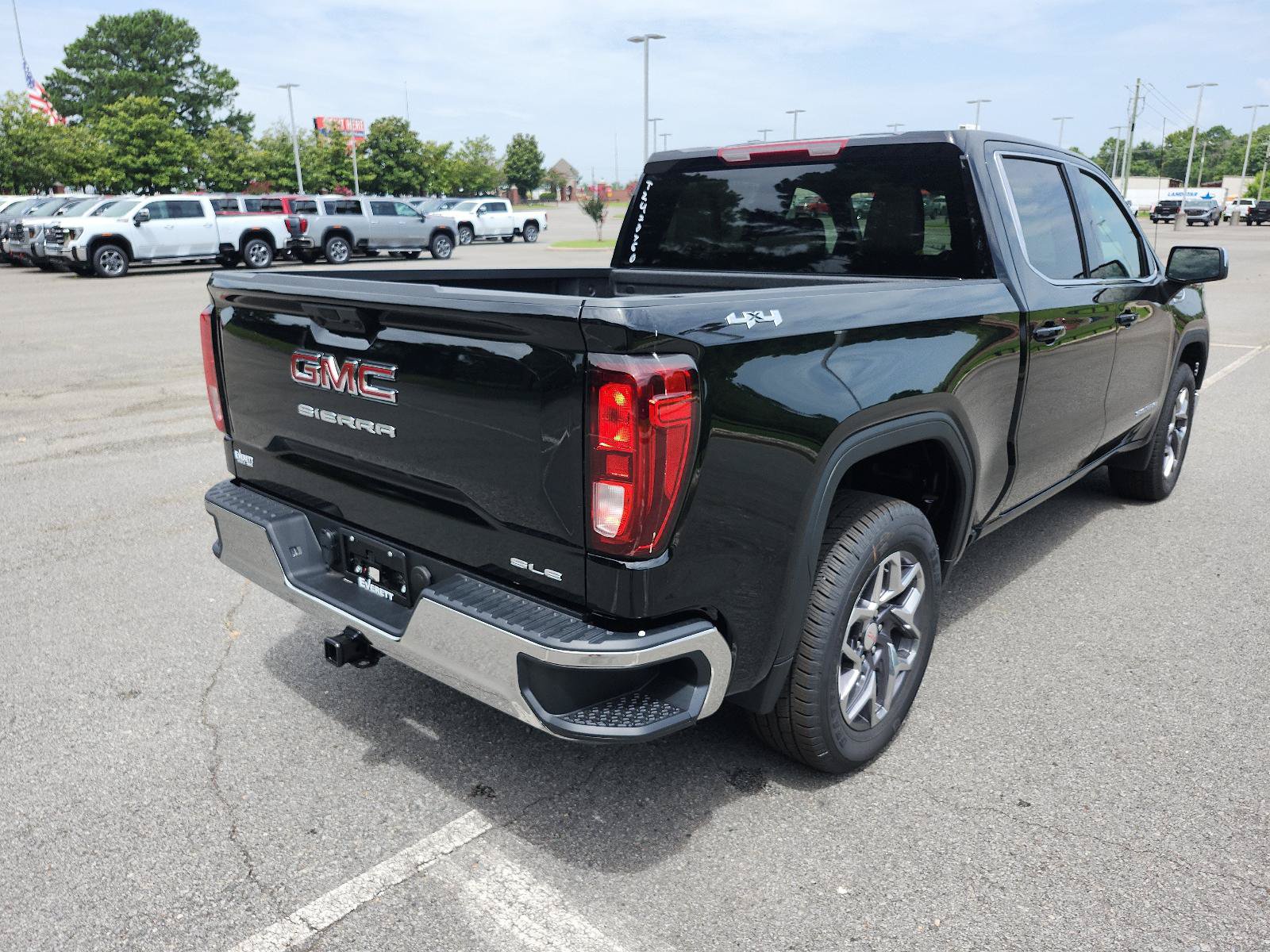 New 2026 GMC Sierra 1500 SLE AWD/4WD image 3