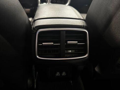 Used 2025 Genesis G70 2.5T RWD image 32