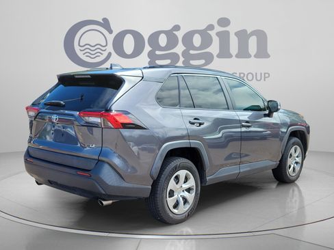 Used 2019 Toyota RAV4 LE FWD image 5