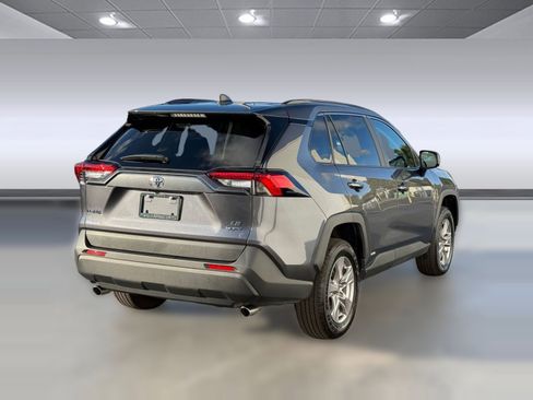Used 2025 Toyota RAV4 LE image 8