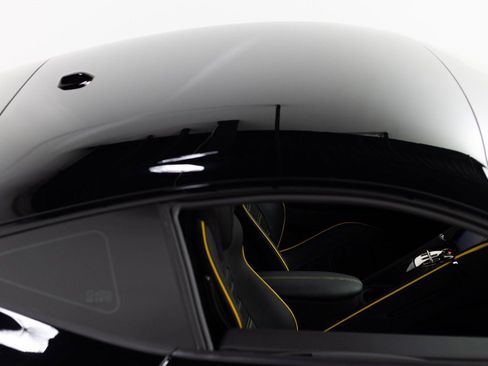 Certified 2022 Ferrari Roma RWD image 32