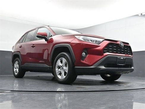 Used 2021 Toyota RAV4 XLE w/ Convenience Package image 21