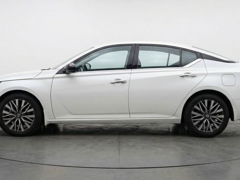 Used 2025 Nissan Altima 2.5 SV FWD image 5