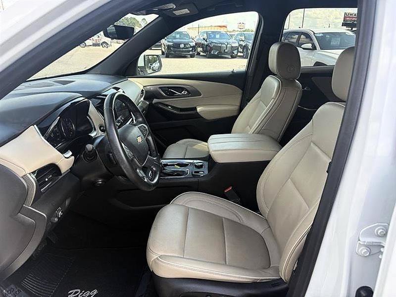 Used 2023 Chevrolet Traverse Premier FWD image 13