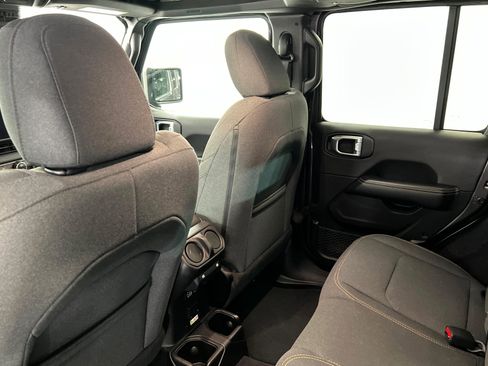 Certified 2025 Jeep Wrangler Sahara image 19