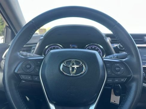 Used 2019 Toyota Camry SE FWD image 16