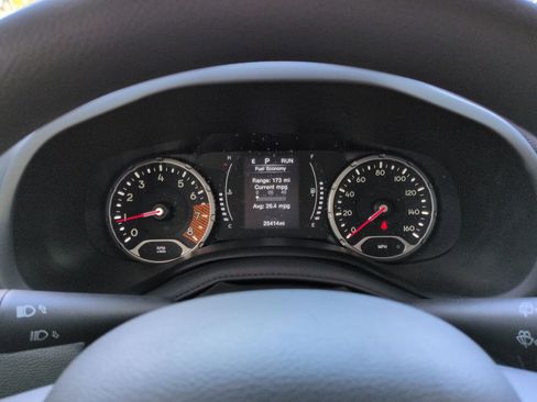 Used 2023 Jeep Renegade Latitude AWD/4WD image 26