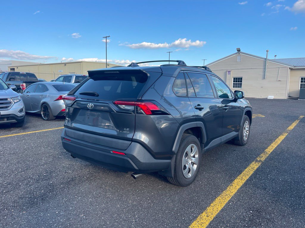 Used 2021 Toyota RAV4 LE AWD/4WD image 5