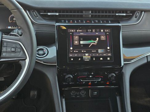 Used 2023 Jeep Grand Cherokee L Altitude image 16