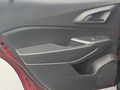 Used 2025 Chevrolet Trax RS w/ Driver Confidence Package FWD image 18