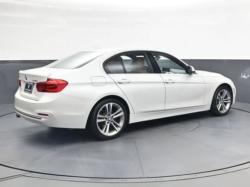 Used 2017 BMW 330i Sedan RWD image 4