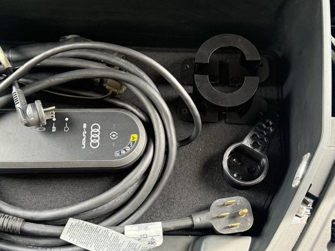 Used 2019 Audi e-tron Premium Plus image 84