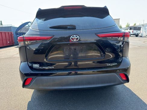 Used 2021 Toyota Highlander LE AWD/4WD image 8