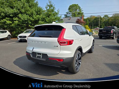 Used 2025 Volvo XC40 B5 Ultra w/ Climate Package image 8