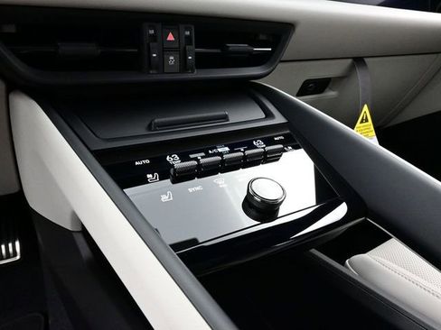 New 2026 Porsche Macan 4S Electric AWD/4WD image 11