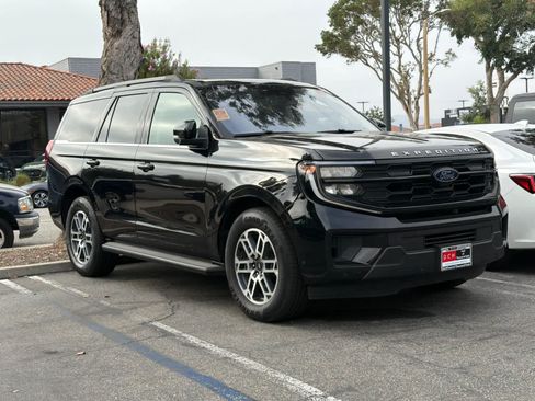 Certified 2025 Ford Expedition Active RWD image 3