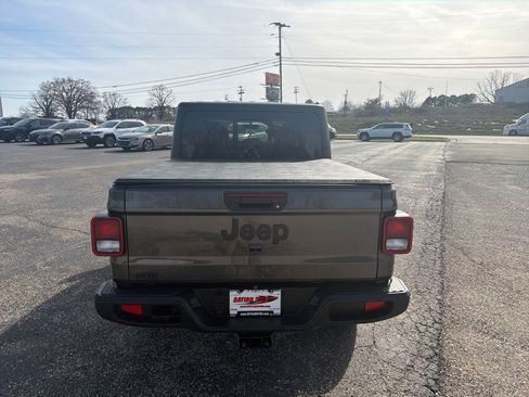 Used 2023 Jeep Gladiator Sport image 7