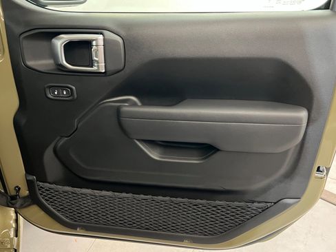 New 2025 Jeep Gladiator Sport image 22