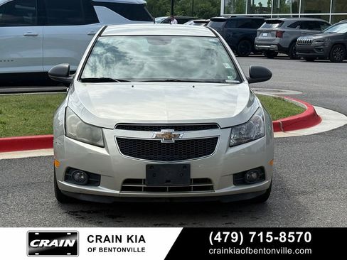 Used 2013 Chevrolet Cruze LS FWD image 2