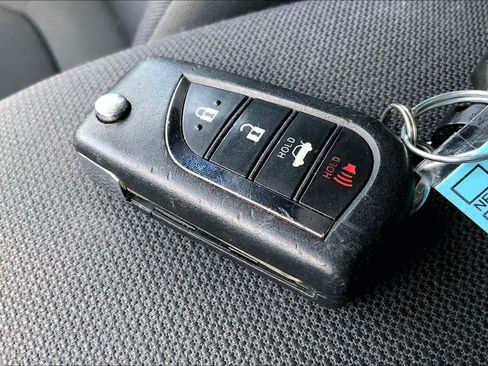 Used 2020 Toyota Corolla LE FWD image 13