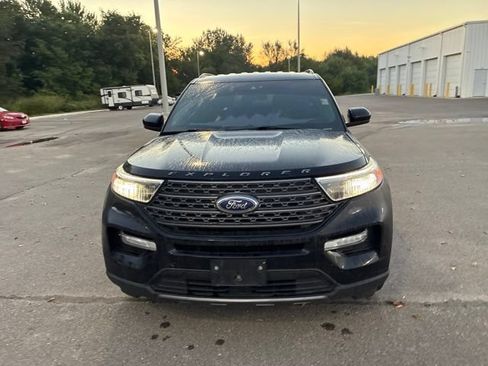 Used 2022 Ford Explorer XLT w/ Equipment Group 202A AWD/4WD image 4
