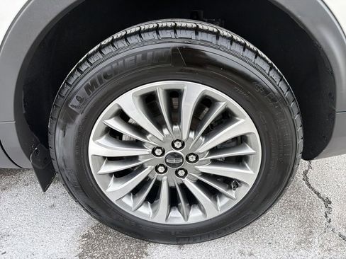 Certified 2022 Lincoln Nautilus Reserve w/ Luxury Package image 31