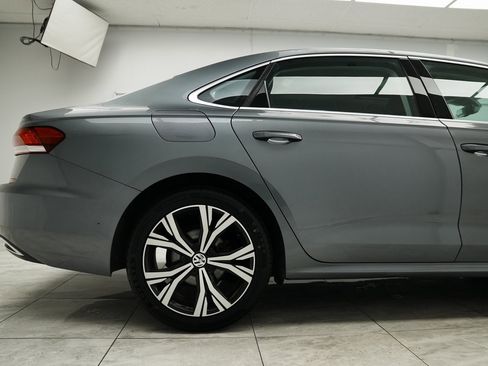 Used 2022 Volkswagen Passat 2.0T SE image 12