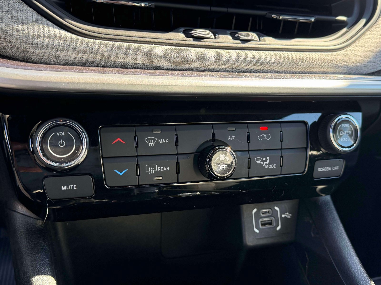 Used 2023 Jeep Compass Latitude AWD/4WD image 26