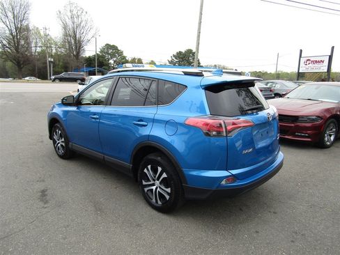 Used 2018 Toyota RAV4 LE w/ All Weather Liner Package image 5