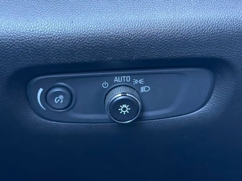 Used 2020 Chevrolet Traverse LS image 37