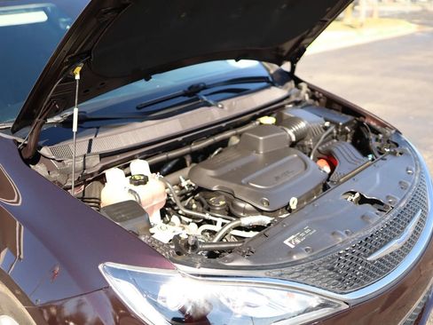 Used 2019 Chrysler Pacifica Touring-L FWD image 49